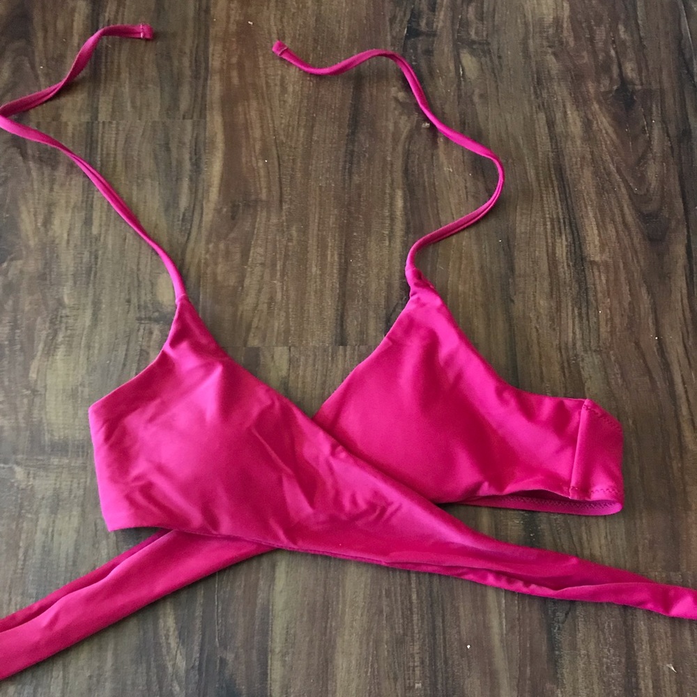 🌟Free with $25 purchase🌟wrap bikini top🌟